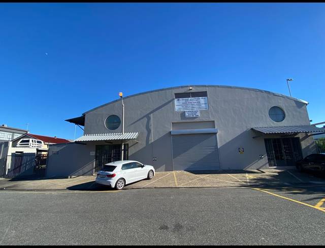 1,111M² WAREHOUSE TO LET IN PAARDEN EILAND